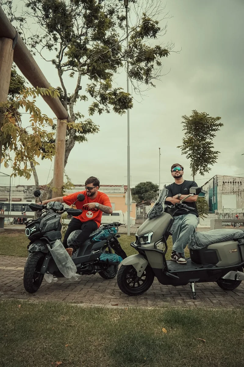 Os gêmeos da Gêmeos Motors nas motos elétricas